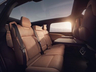 Lucid Gravity، دفع رباعي 5 أبواب — المقاعد الخلفية