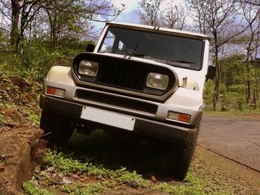 Mahindra Armada, Внедорожник 5 дв. — вид спереди слева