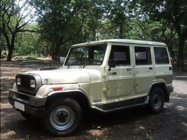 Mahindra Armada, Внедорожник 5 дв. — вид спереди слева