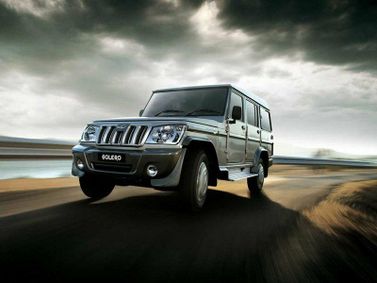Mahindra Bolero, Внедорожник 5 дв. — вид спереди справа