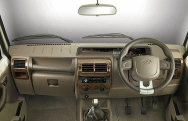 Mahindra Bolero, Внедорожник 5 дв. — передняя панель