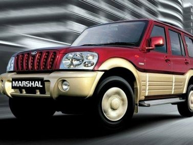 Mahindra Marshal, Внедорожник 5 дв. — вид спереди справа