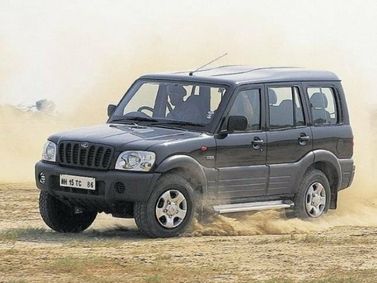Mahindra Marshal, Внедорожник 5 дв. — вид спереди слева