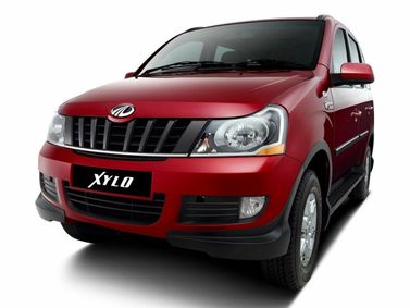 Mahindra Xylo، فان مدمج — منظر أمامي أيمن