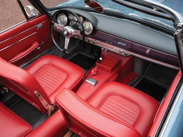 Maserati 3500 GT، قابلة للتحويل Spyder — منظر عام للمقصورة