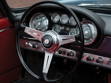 Maserati 3500 GT، قابلة للتحويل Spyder — عجلة القيادة