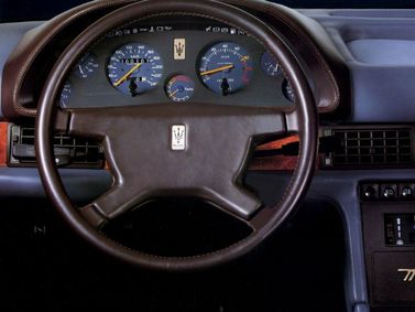 Maserati Biturbo, Седан — рулевое колесо