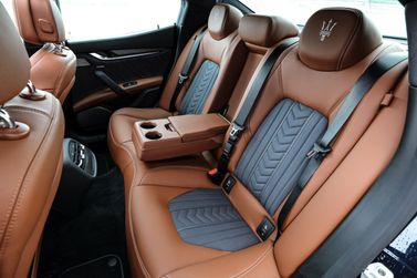 Maserati Ghibli ثالثاً فيس ليفت 2، سيدان — المقاعد الخلفية