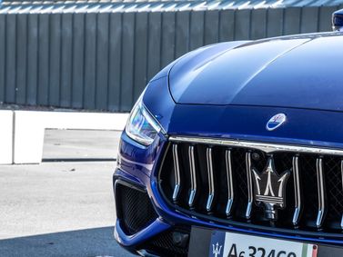 Maserati Ghibli ثالثاً فيس ليفت 2، سيدان — الجزء الأمامي من السيارة عن قرب