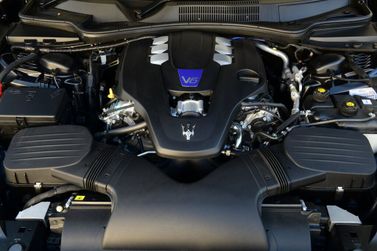 Maserati Ghibli III Рестайлинг, Седан — моторный отсек