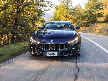 Maserati Ghibli ثالثاً فيس ليفت 2، سيدان — منظر أمامي