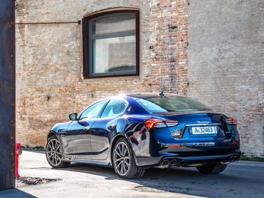 Maserati Ghibli ثالثاً فيس ليفت 2، سيدان — منظر خلفي أيمن