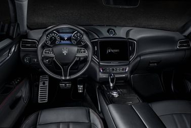 Maserati Ghibli III Рестайлинг, Седан — передняя панель