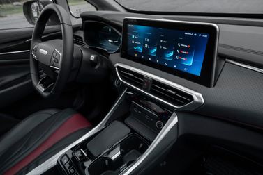 Maxus EUNIQ 5, Минивэн — место водителя