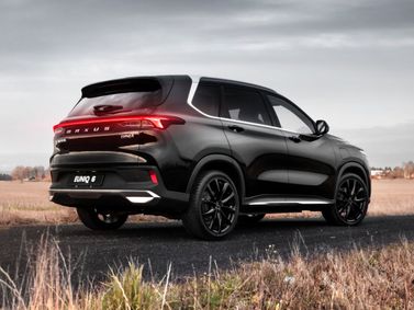 Maxus EUNIQ 6, Внедорожник 5 дв. — вид сзади в три четверти