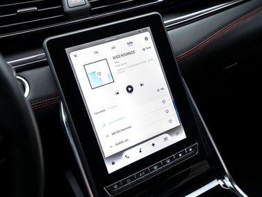 Maxus EUNIQ 6, Внедорожник 5 дв. — экран мультимедийной системы