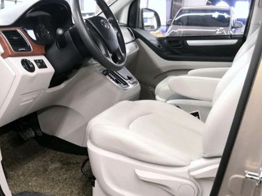 Maxus G10 I، ميني فان — المقاعد الأمامية