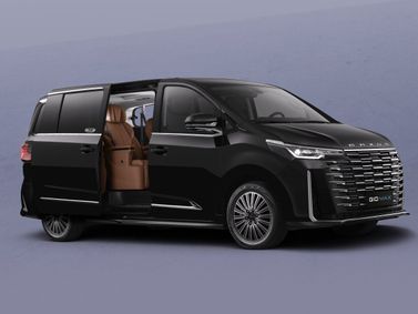 Maxus G10 I Рестайлинг 3, Минивэн — вид спереди в три четверти