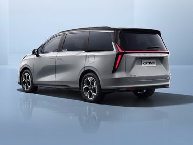 Maxus G70, Минивэн — вид сзади в три четверти