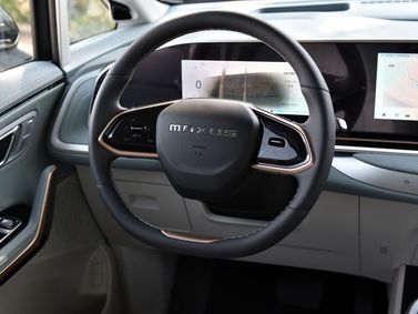 Maxus G90, Минивэн — рулевое колесо