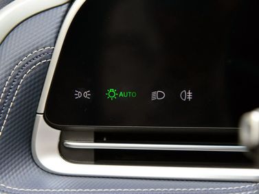 Maxus G90, Минивэн — панель приборов
