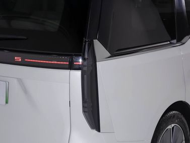 Maxus MIFA 7, Минивэн — задний фонарь