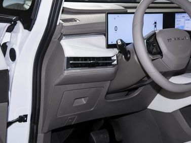 Maxus MIFA 7, Минивэн — передняя панель