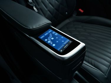 Maxus MIFA 9، ميني فان — الكونسول الوسطي