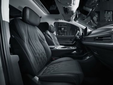 Maxus MIFA 9، ميني فان — المقاعد الأمامية