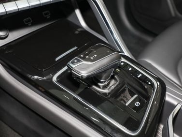 Maxus T90، بيك أب بكابينة مزدوجة — محدد ناقل الحركة