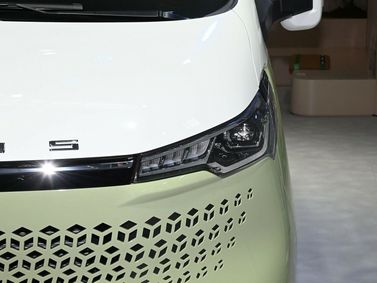 Maxus V70, Минивэн — передняя фара