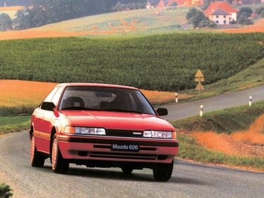Mazda 626 III (GD)، ليفتباك — منظر أمامي أيسر
