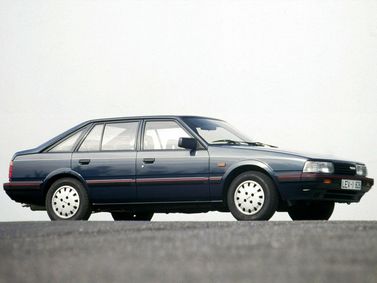 Mazda 626 II (GC)، ليفتباك — منظر أمامي أيمن
