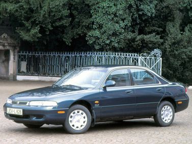 Mazda 626 IV (GE)، سيدان — منظر أمامي أيمن