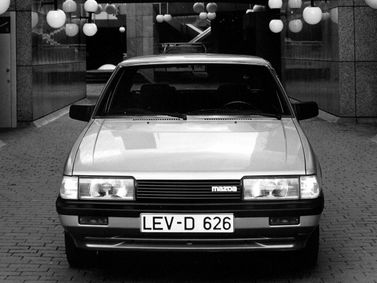 Mazda 626 II (GC)، سيدان — منظر أمامي