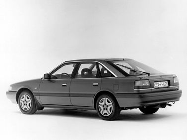 Mazda 626 III (GD)، ليفتباك — منظر خلفي أيمن