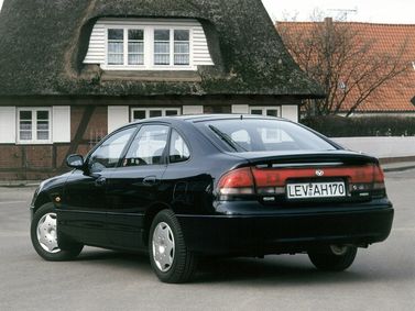 Mazda 626 IV (GE)، ليفتباك — منظر خلفي أيمن
