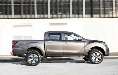 Mazda BT-50 فيس ليفت الثاني، بيك أب بكابينة مزدوجة — منظر من الجانب الأيمن