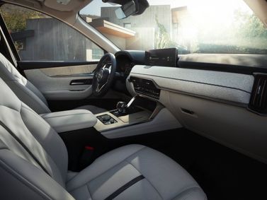 Mazda CX-90، دفع رباعي 5 أبواب — منطقة السائق