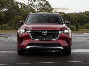 Mazda CX-90، دفع رباعي 5 أبواب — منظر أمامي