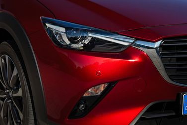 Mazda CX-3 أنا فيس ليفت، دفع رباعي 5 أبواب — الجزء الأمامي من السيارة عن قرب