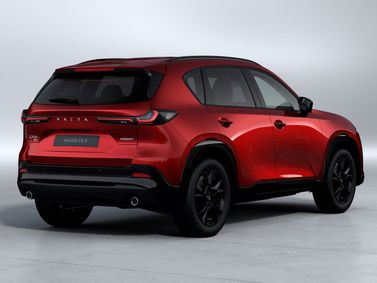 Mazda CX-5 ثالثاً، دفع رباعي 5 أبواب — منظر خلفي بزاوية ثلاثة أرباع