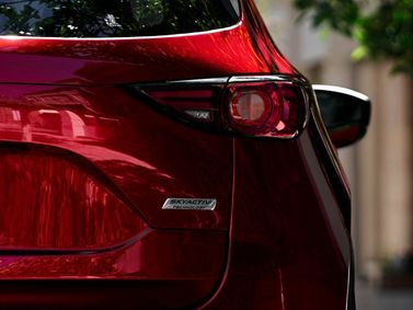 Mazda CX-5 ثانياً، دفع رباعي 5 أبواب — الجزء الخلفي من السيارة عن قرب