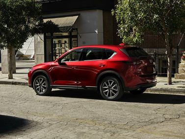 Mazda CX-5 ثانياً، دفع رباعي 5 أبواب — منظر خلفي أيمن