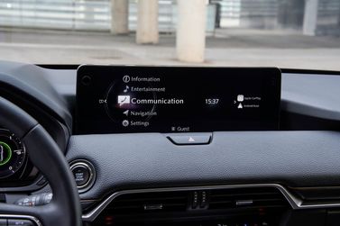 Mazda CX-60، دفع رباعي 5 أبواب — شاشة نظام المعلومات والترفيه
