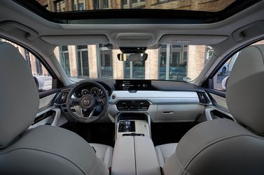Mazda CX-60، دفع رباعي 5 أبواب — منطقة السائق