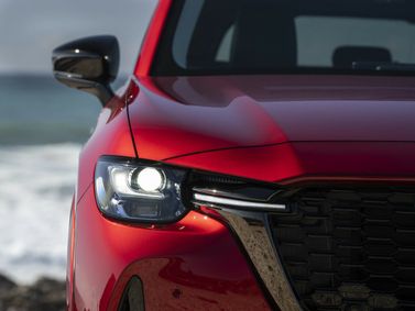 Mazda CX-60، دفع رباعي 5 أبواب — منظر أمامي