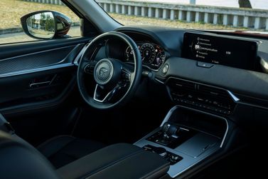 Mazda CX-60، دفع رباعي 5 أبواب — منطقة السائق