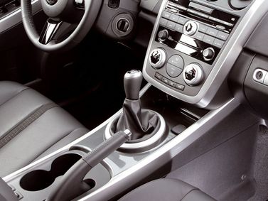 Mazda CX-7 I، دفع رباعي 5 أبواب — الكونسول الوسطي