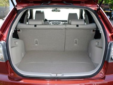 Mazda CX-7 I، دفع رباعي 5 أبواب — حجرة الأمتعة